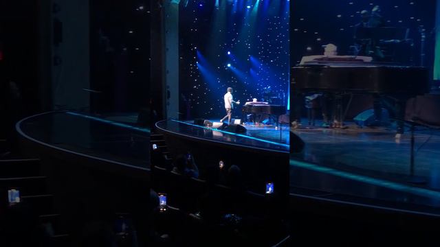 Michael Bublé Surprises Audience With Pop Up Performance At David Foster's Show At Encore Theater