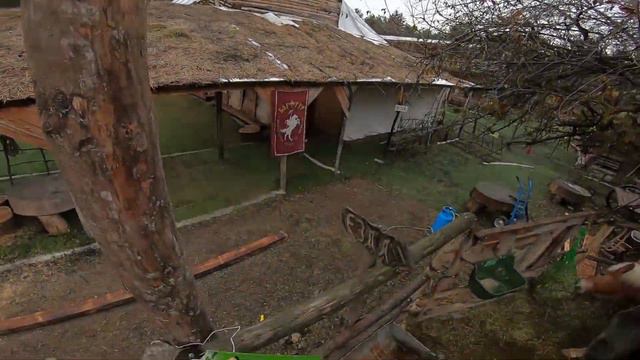 181214 Основните на навеса в открития плац за конете в Аул БагаТур