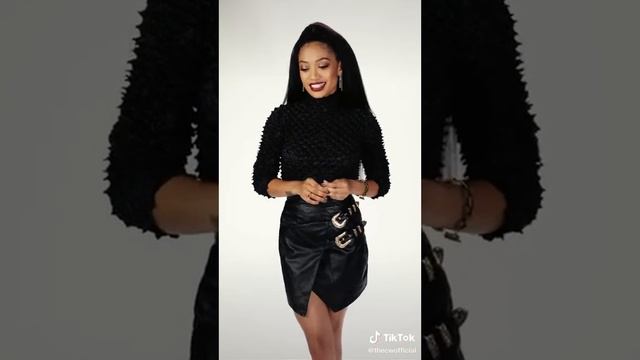 Samantha Logan answering questions￼ смотреть онлайн
