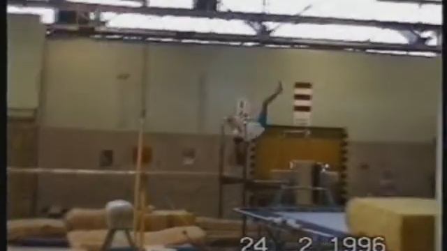 Gymnastics Movement- Gienger on Girls Assymetric Bars смотреть онлайн