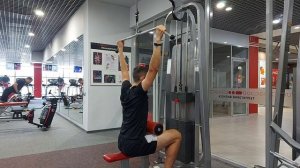 Тяга верхнего блока за голову