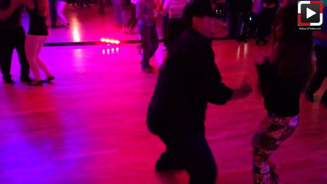 Jose Sarabia y Veronica social dance at Salsa Dura смотреть онлайн