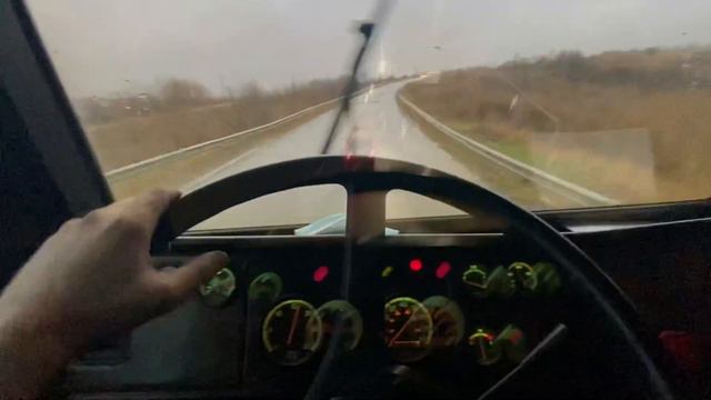 Очередные дни жизни, намотанные на кардан! Работаю на Freightliner FLB смотреть онлайн
