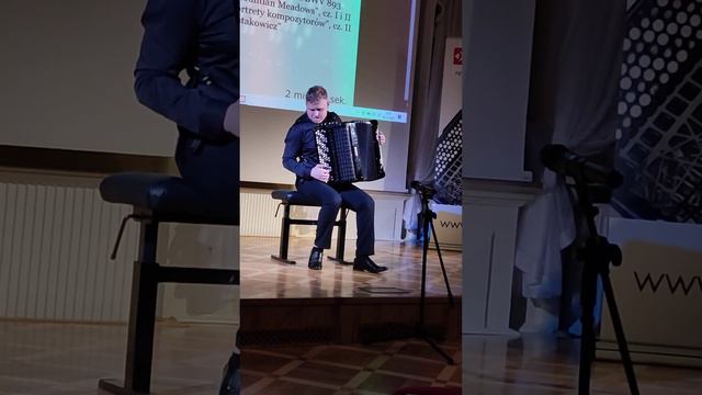 В. Рунчак В наслідування Шостаковичу викон. Сергій Сапун смотреть онлайн