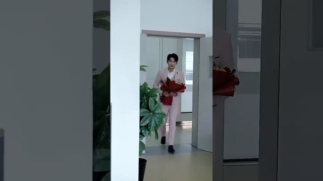 一口氣看完！灰姑娘被總裁當成替身情人，懷著孕也要給他的白月光輸血，被折磨了3年的灰姑娘徹底清醒，開始狠狠報復總裁！【傅少的替身新娘】全集 #短剧 #爱情 #情感 #甜宠 #愛情 #短劇 #甜寵 #反