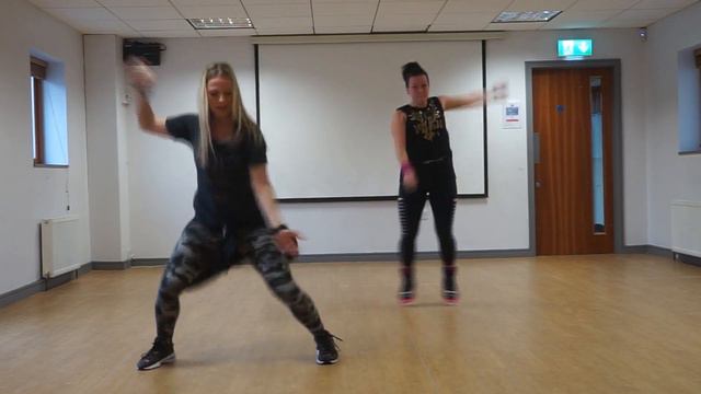 Con Calma - Daddy Yankee & Snow // Zumba With Adriana