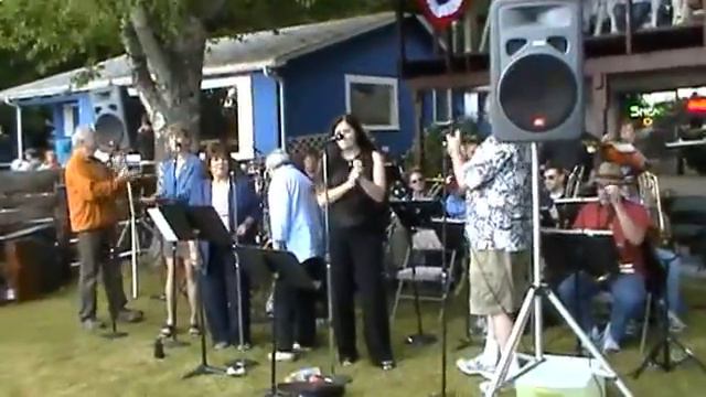 Off Boulevard sings with Johnny Lewis's band смотреть онлайн