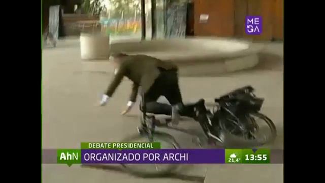 Tomás Joselin Holt Se Saca La Mierda