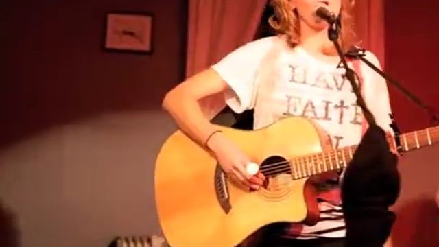 Lora Jol performs "Forever" - Ben Harper смотреть онлайн