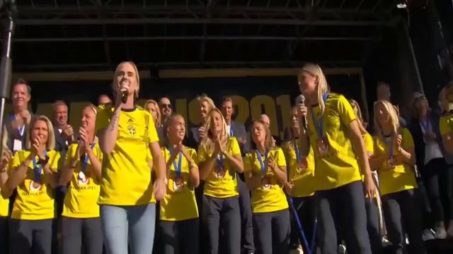 Lydia Schough & Olivia Schough - Enade (Live på Gotaplatsen) смотреть онлайн
