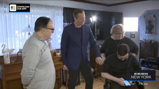 "Class Act with Chris Wragge" visits Frank J. Cicarell Academy смотреть онлайн