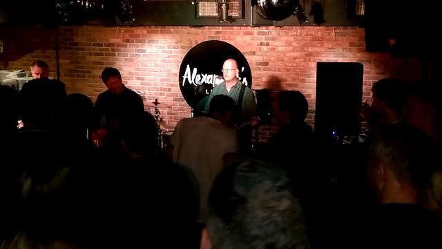 AKA Noel Gallagher - Tribute Step Out смотреть онлайн