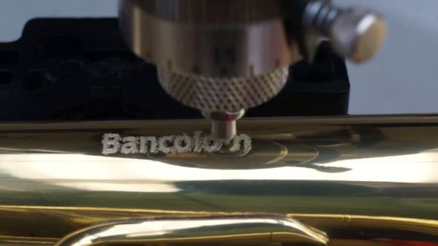 Grabado de Trompeta con Logo Bancolombia смотреть онлайн