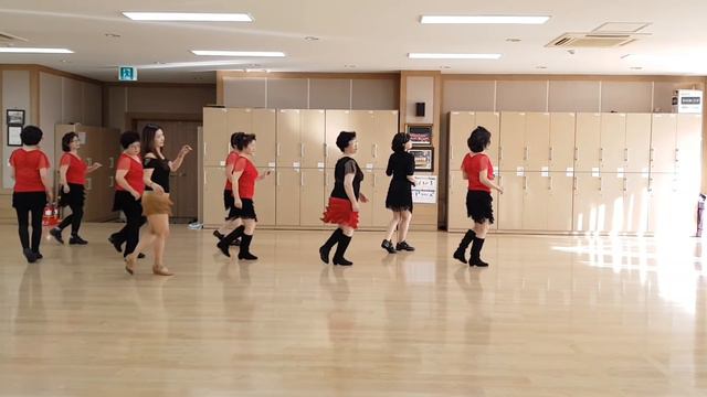 Stand By Us Line Dance(Easy Intermediate)
Adrian Churm, Andrew Palmer & Sheila Palmer, Debbie Elli смотреть онлайн