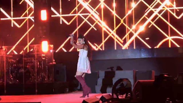 Sunidhi Chauhan live performance, singing Pyaar Ki Yeh Kahani and Udi Teri Aankhon At dypatil #aura смотреть онлайн