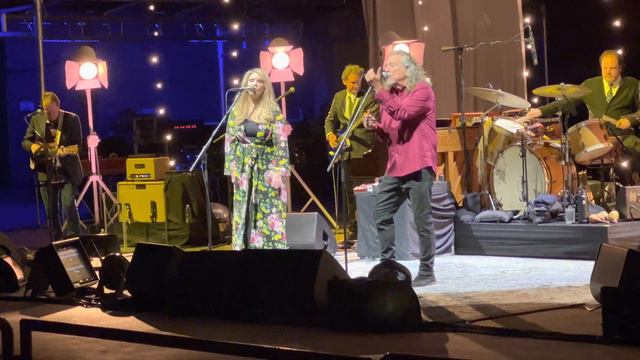 Robert Plant & Alison Krauss - Quattro (World Drifts In) - Live at Red Rocks смотреть онлайн