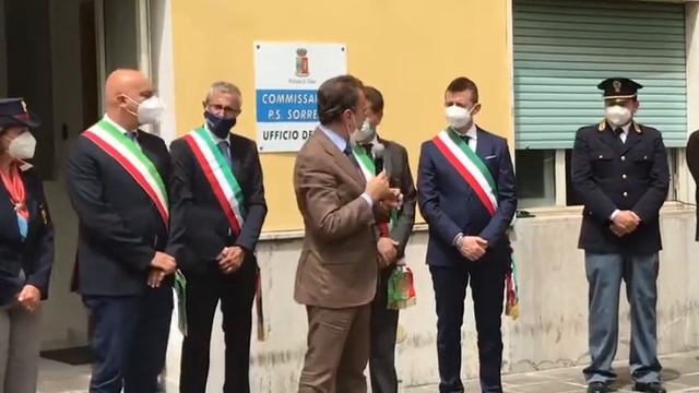 Il questore di Napoli Alessandro Giuliano inaugura il nuovo ufficio denunce commissariato Sorrento смотреть онлайн