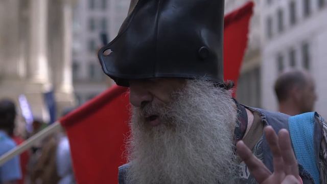 Kid Reporter, Smiley Riley Asks Vermin Supreme The Tough Questions! смотреть онлайн