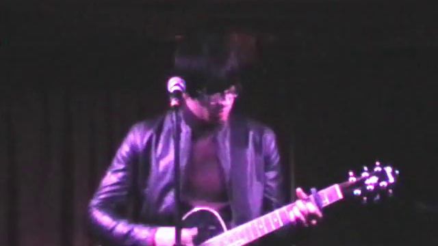 Nick Aslam - Heart Aint Shaped Right (Going Home) смотреть онлайн