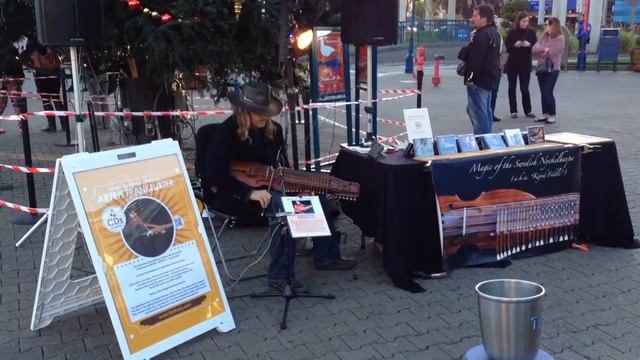 Aryeh Frankfurter playing the Nickleharpa at Pier 39. This instrument sounds sublime. смотреть онлайн