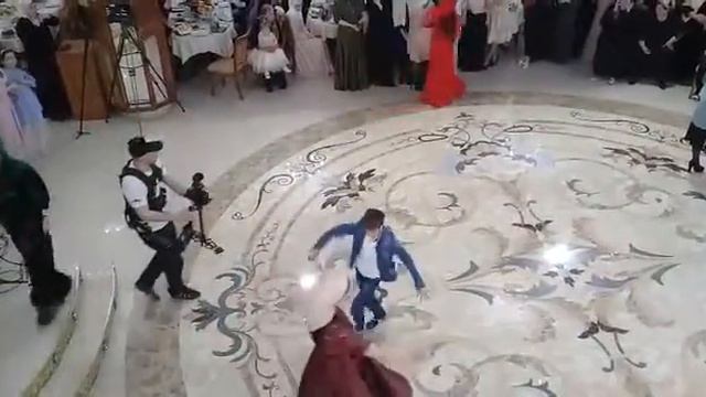 Салман танцует