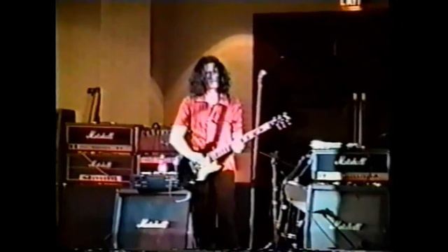 Bruce Kulick sings live for the Very first time ever -7/13/97 - "I walk alone" смотреть онлайн