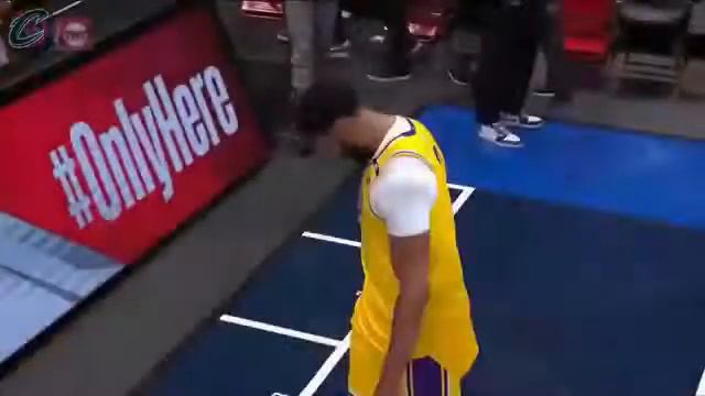 LeBron James Crying with Laughter as Anthony Davis Pissed at Minutes Limit vs Mavs! смотреть онлайн