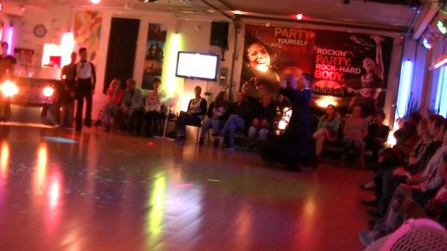 Demo bij Dansschool Redlex Amsterdam. Nikky & Dennis Tango смотреть онлайн