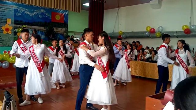 Бүтүрүүчү. Выпускной. Вальс 11 А😍🥰М Сыдыков 🕊