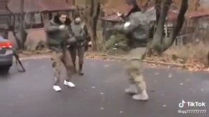 Танец Моторолы и Гиви