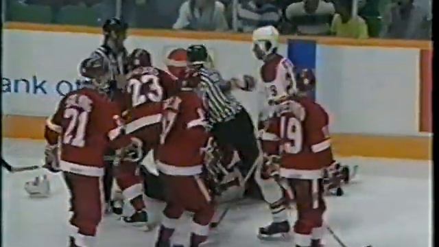 Joe Kocur vs Gary Roberts смотреть онлайн