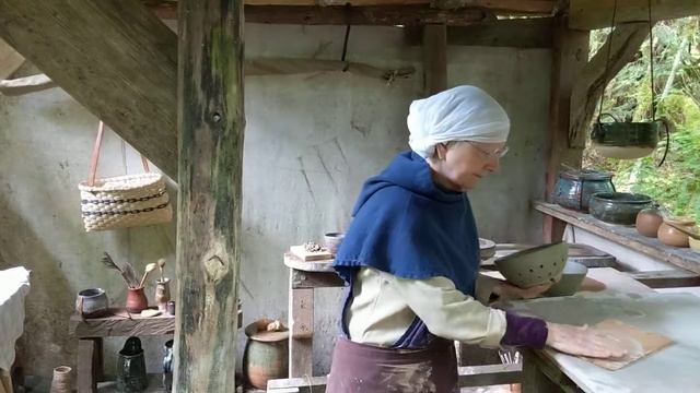 Jo Reid of Camlann Medieval Village Walks Us Through Pottery-Making and Archery 1 of 2 смотреть онлайн