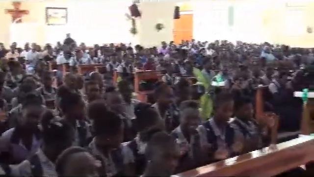 L'évêque du diocèse de Fort-Liberté a souhaité HBD à Mompremier TV смотреть онлайн