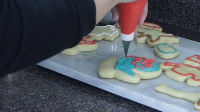 Christmas Cookie Baking Chaos! This Isn’t Good | Vlogmas Day 11 смотреть онлайн