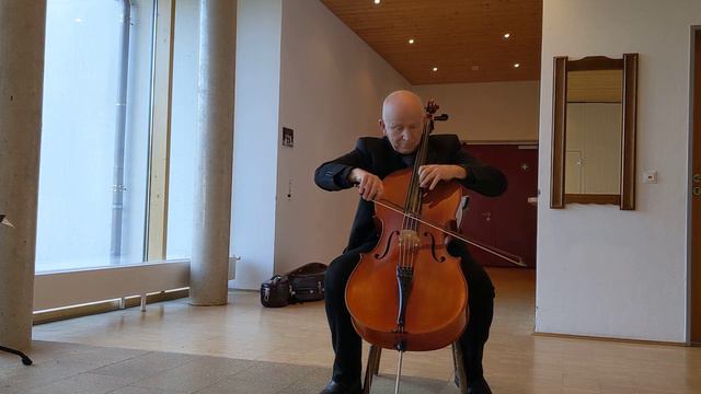 Paganini Caprice 24 Short Version / Andreas Thiemig Cello смотреть онлайн