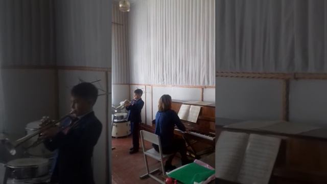 Жаворонок и Маленький марш смотреть онлайн