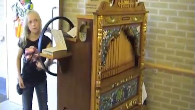 Blinde ogen. Aan de muur van het oude kerkhof. Verlatenwals. op draaiorgel "Het Goudhaantje" смотреть онлайн