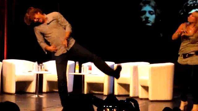 Michael Welch sur Bohemian Rhapsody - Vendredi 2 Juillet 2010 смотреть онлайн