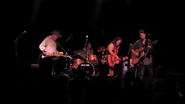 Kasey Chambers - This Flower смотреть онлайн