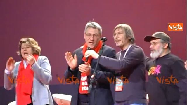LA CAMUSSO E LANDINI CANTANO INSIEME BELLA CIAO смотреть онлайн
