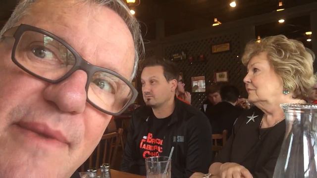 Breakfast with Gloria. смотреть онлайн