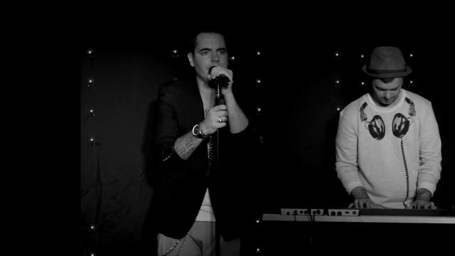 Angels - Robbie Williams Live Cover - Tom Vaughan & Barney Harwood смотреть онлайн