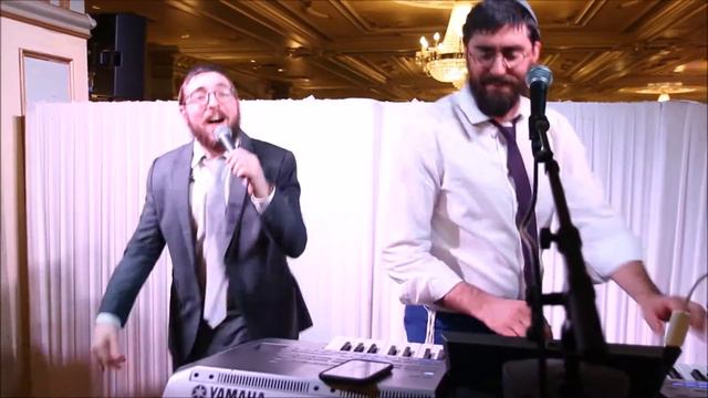 Singer Shmuly Hurwitz rocks a dance medley set with Chony Milecki смотреть онлайн