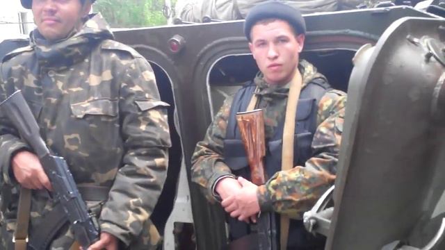 May 9, Mariupol: civilians trying to convince Ukrainian National Guard occupants смотреть онлайн
