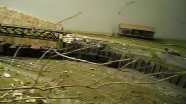 Trenes en miniatura en el atico de casa de Gardner y Helena 3 смотреть онлайн