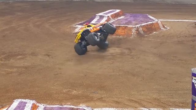 El Toro Loco - Donut Competition at Edward Jones Dome смотреть онлайн