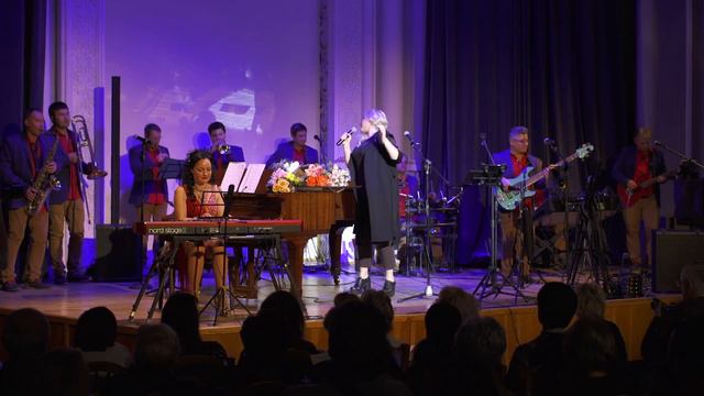 "I feel good" смотреть онлайн