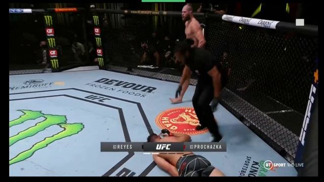 Jiri Prohaska Spinning Elbow KO on Reyes смотреть онлайн