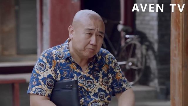 灰姑娘提著斧頭找惡毒姑姑要回房子，怎料被小混混欺負，關鍵時刻溫柔總裁出現了！