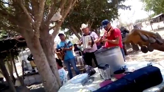 En tu dia_david araujo,andres,memo vizcarra,luis p смотреть онлайн